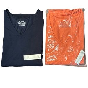 🆕 NWT Lot of 2 Solid V-Neck Tops
Chico’s Size 3 (16/18) XL
Style 570244311